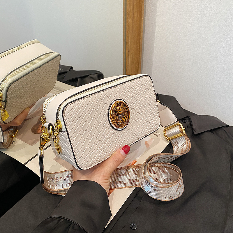 CR8800Beige-1022