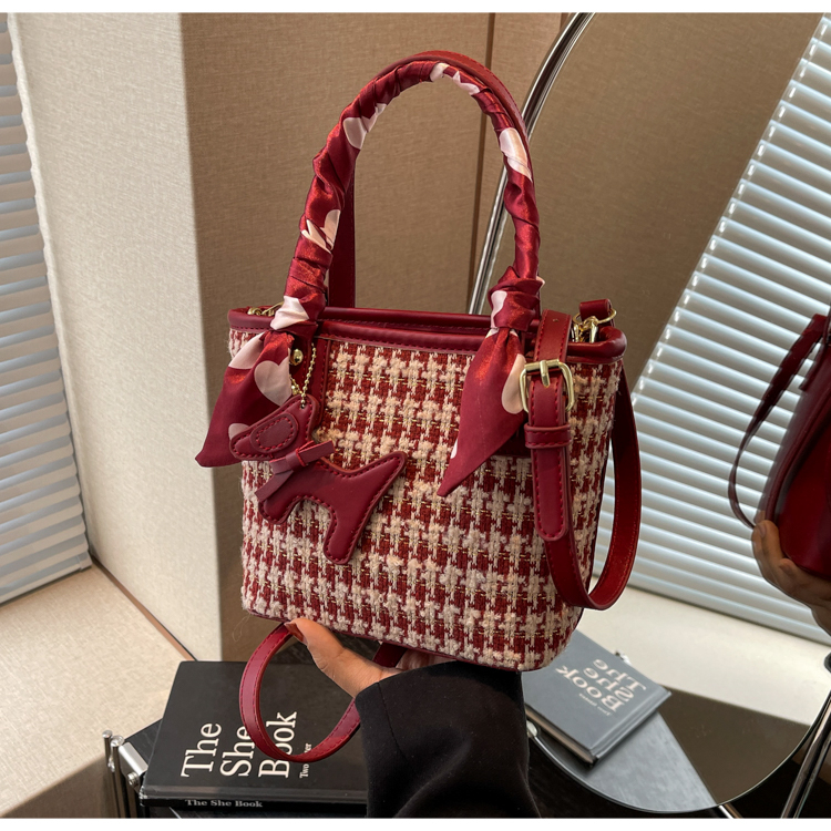 CR9151Red-8853