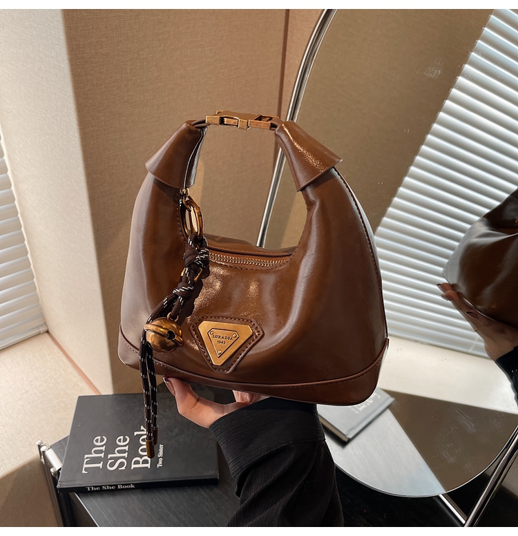 CR8921Brown-6205