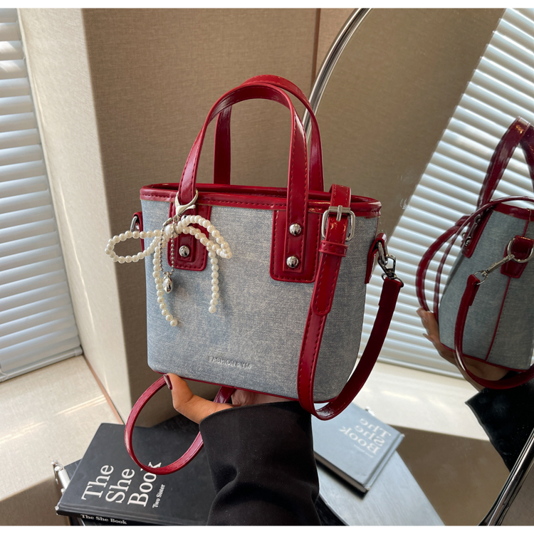 CR8957Red-0130